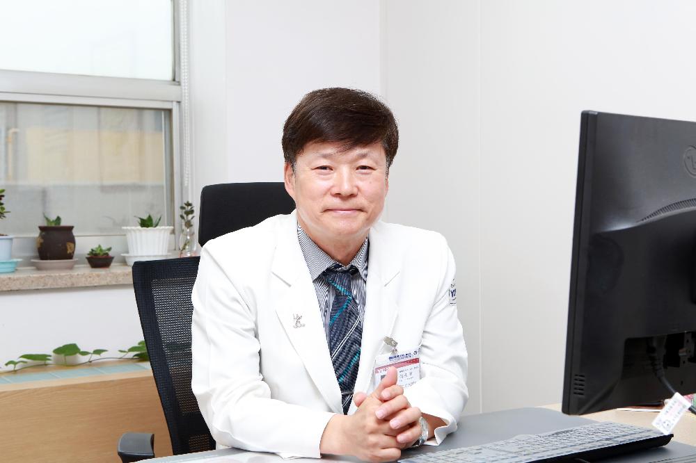 이경희 교수 외래 진료 사진