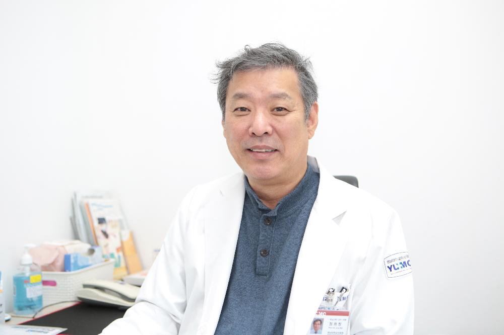 [명의칼럼]중년 남성의 고민, 전립선 비대증-정희창 교수(비뇨의학과)