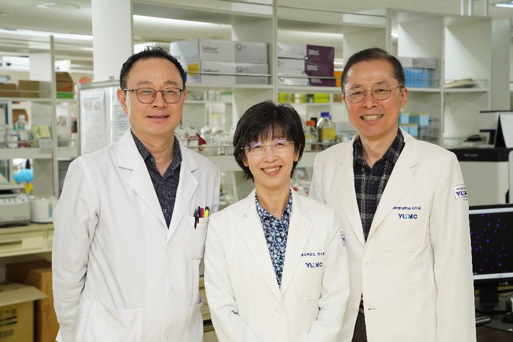 김억천, 박소영, 김재룡 교수 사진