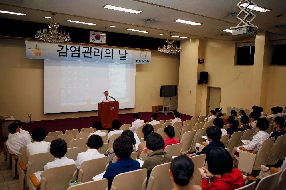 감염예방은 깨끗이 씻은 손으로부터 - 감염관리 이미지
