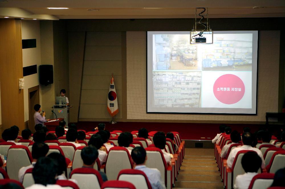 매월 모여 병원소식 듣는 월례회 - 선진병원 벤치마킹 발표 이미지