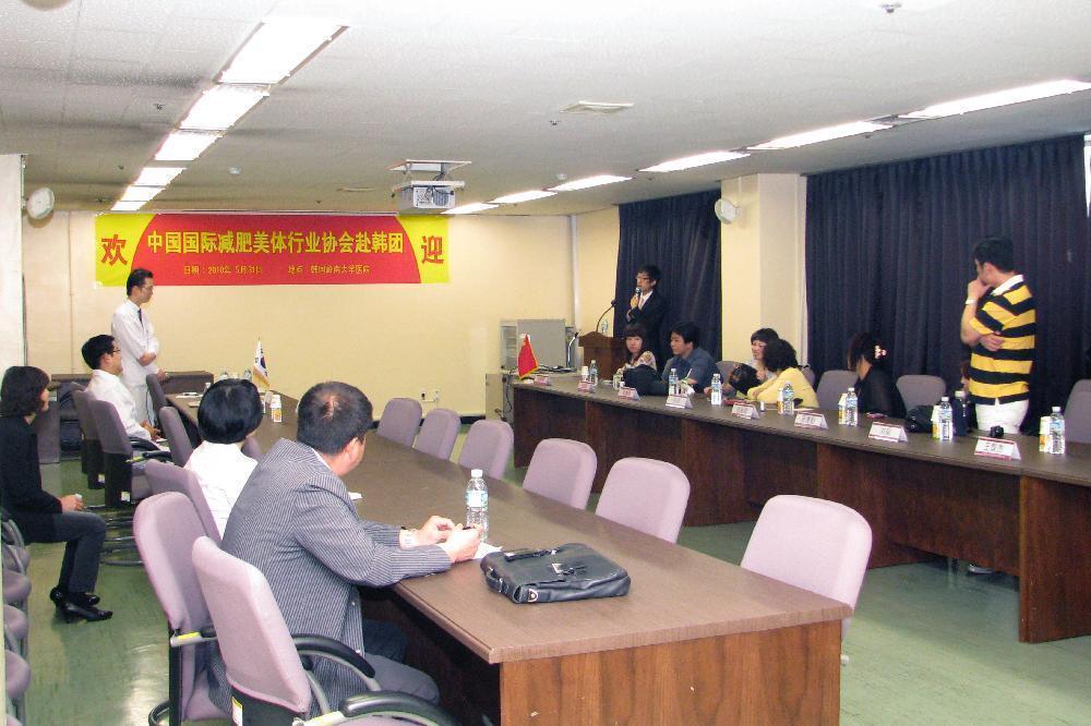 중국의료관광객 9명, 6월 1일 오전 성형 진료 및 수술, 성형 강의 받으러 병원 방문