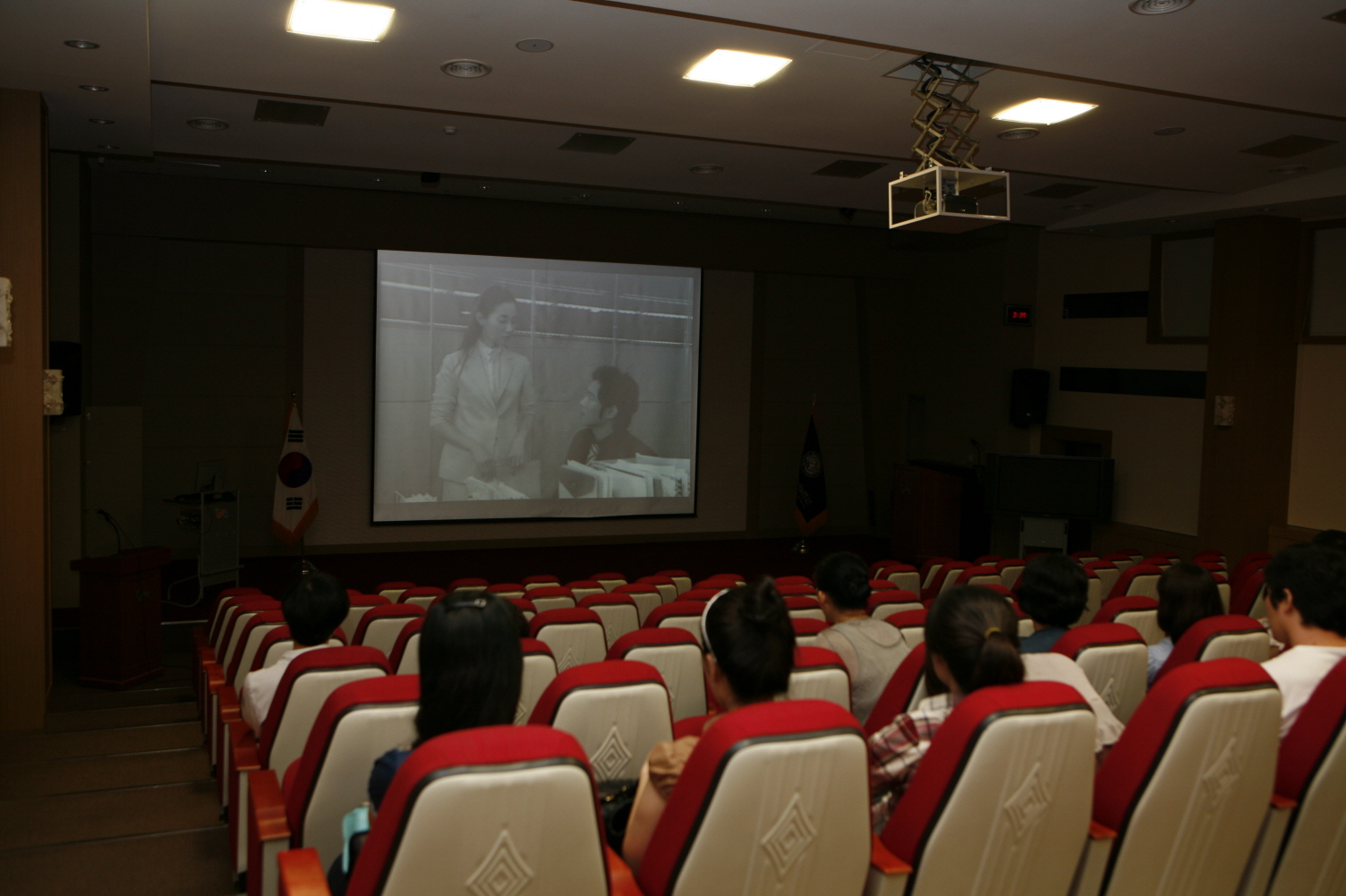 2010년 성희롱 및 성폭력 예방교육 실시, 9월 1일~2일 총 4회 여성부 제작 동영상 방영, 이산대강당