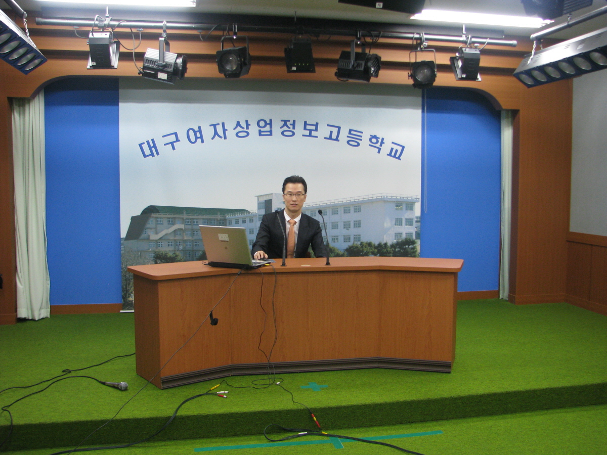 대구여자상업정보고등학교 건강강좌 실시, 2010년 12월 8일 오전 11시, 김태곤 교수의 생활 속의 성형 수술 특별시청각 수업