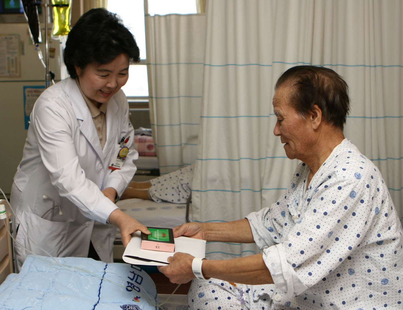 성탄 및 연말 맞이 사랑의 떡돌리기 행사 개최, 2010년 12월 23일 오후 3시, 전 병동 입원환우 대상
