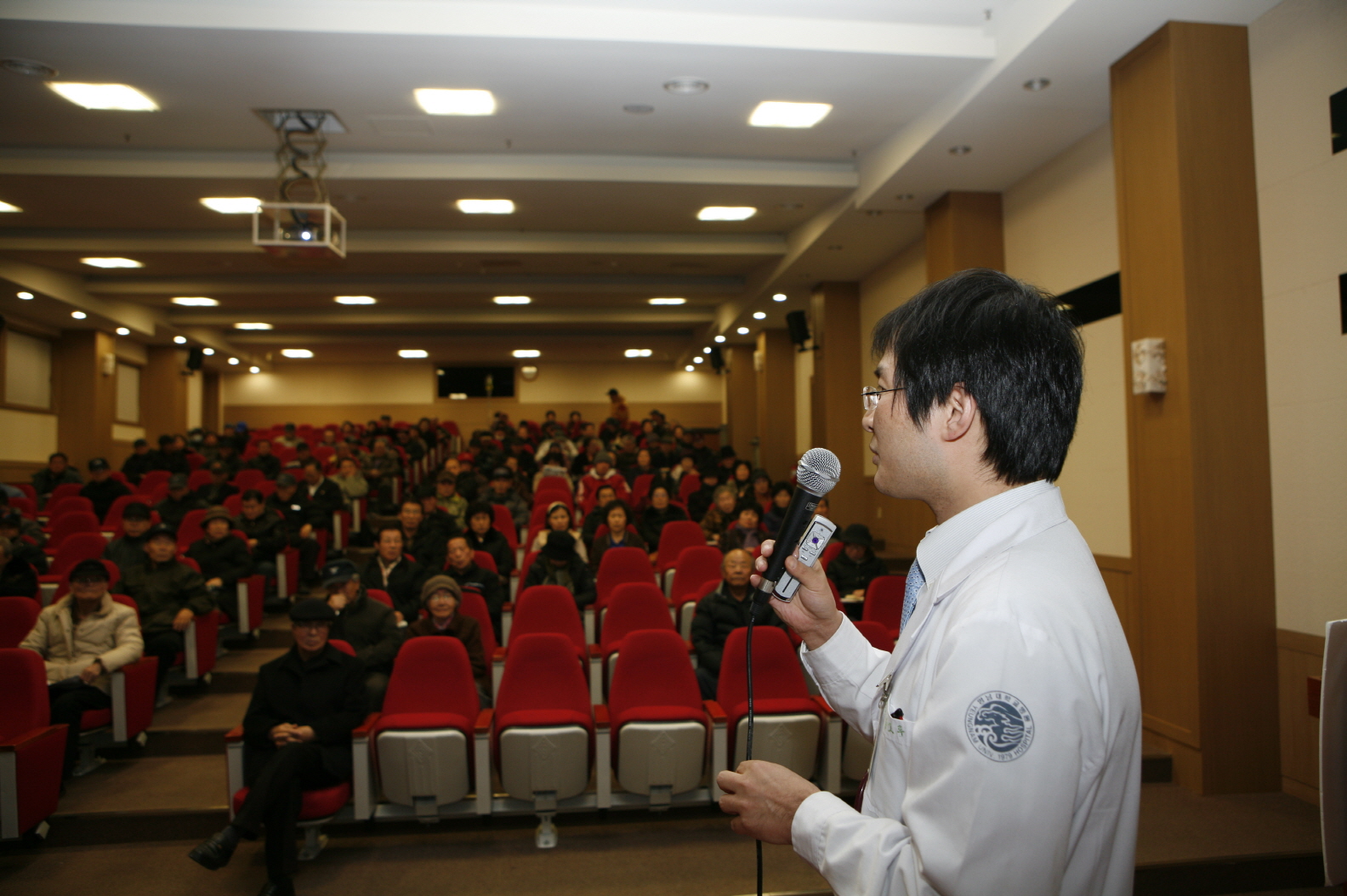 제33회 심장교실 개최, 2011년 1월 18일 오후 2시, 이산대강당, 홍그루 교수의 고혈압과 심장병 이야기 강좌 실시