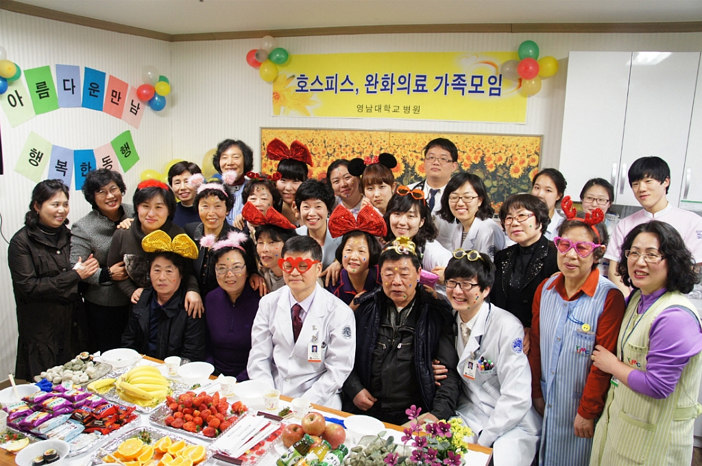 호스피스완화의료 사별가족 모임 기념 촬영