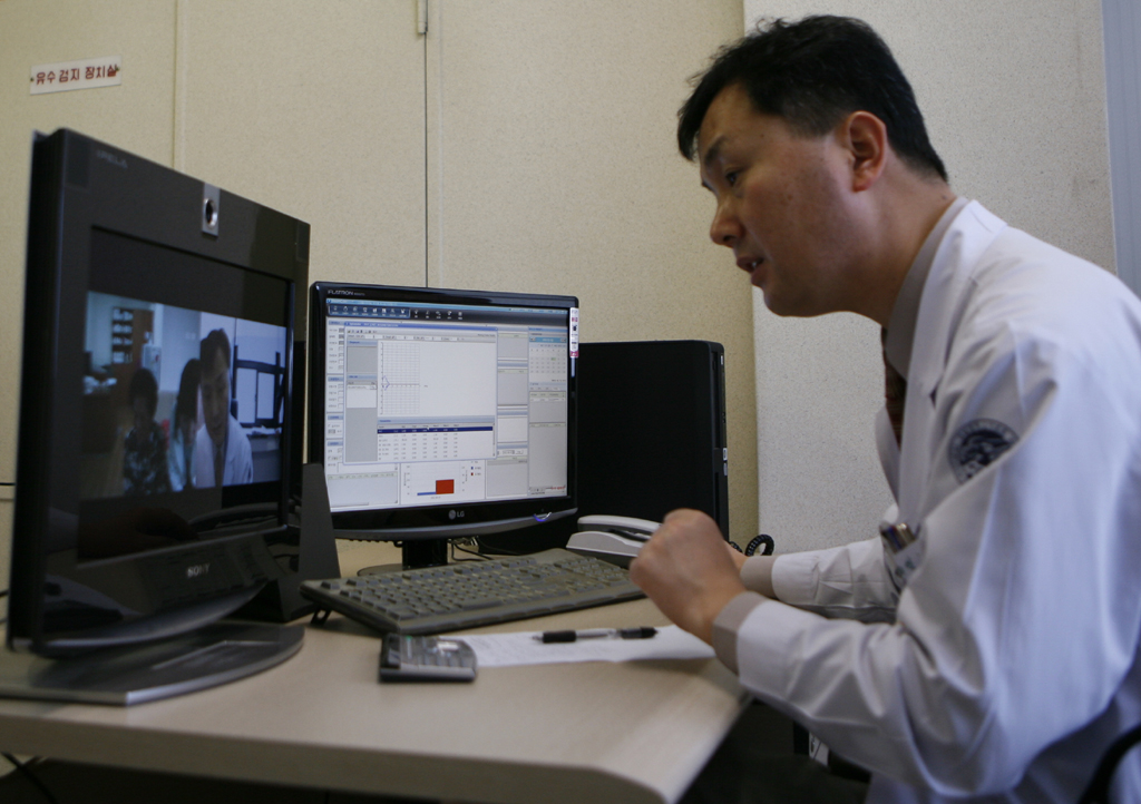 호흡기알레르기내과, 영양군과 원격진료 첫 실시, 2011년 4월 7일 오전 10시, 13층 원격화상진료센터