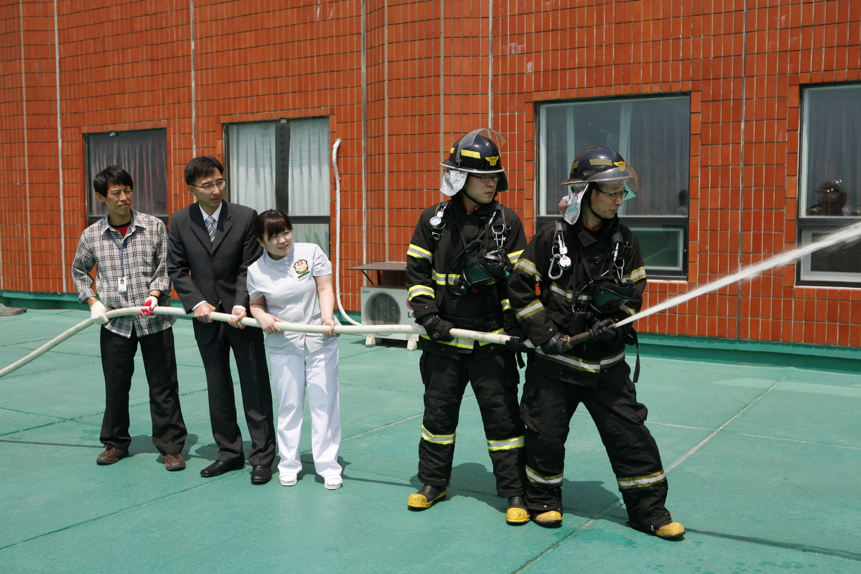 2011년 관민합동 소방훈련 실시, 5월 18일 오전 11시, 본관 1층 현관 입구와 4층 공조기계실 옥상
