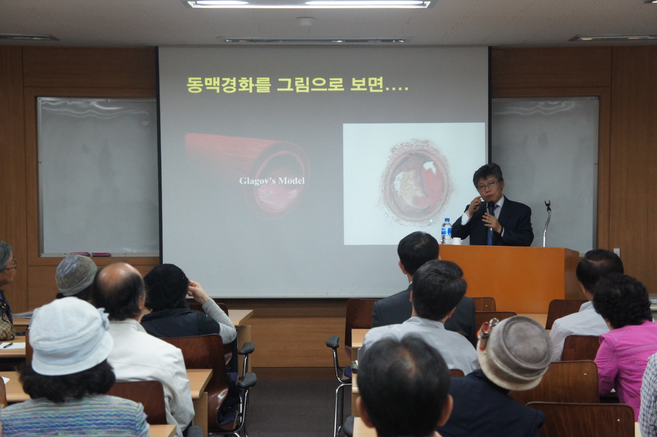 2011.5.19일 목요일 10시 영남이공대학에서 열린 심혈관계 질환에 대해서 천마 re-Life 자치대학 강의 모습 사진입니다.