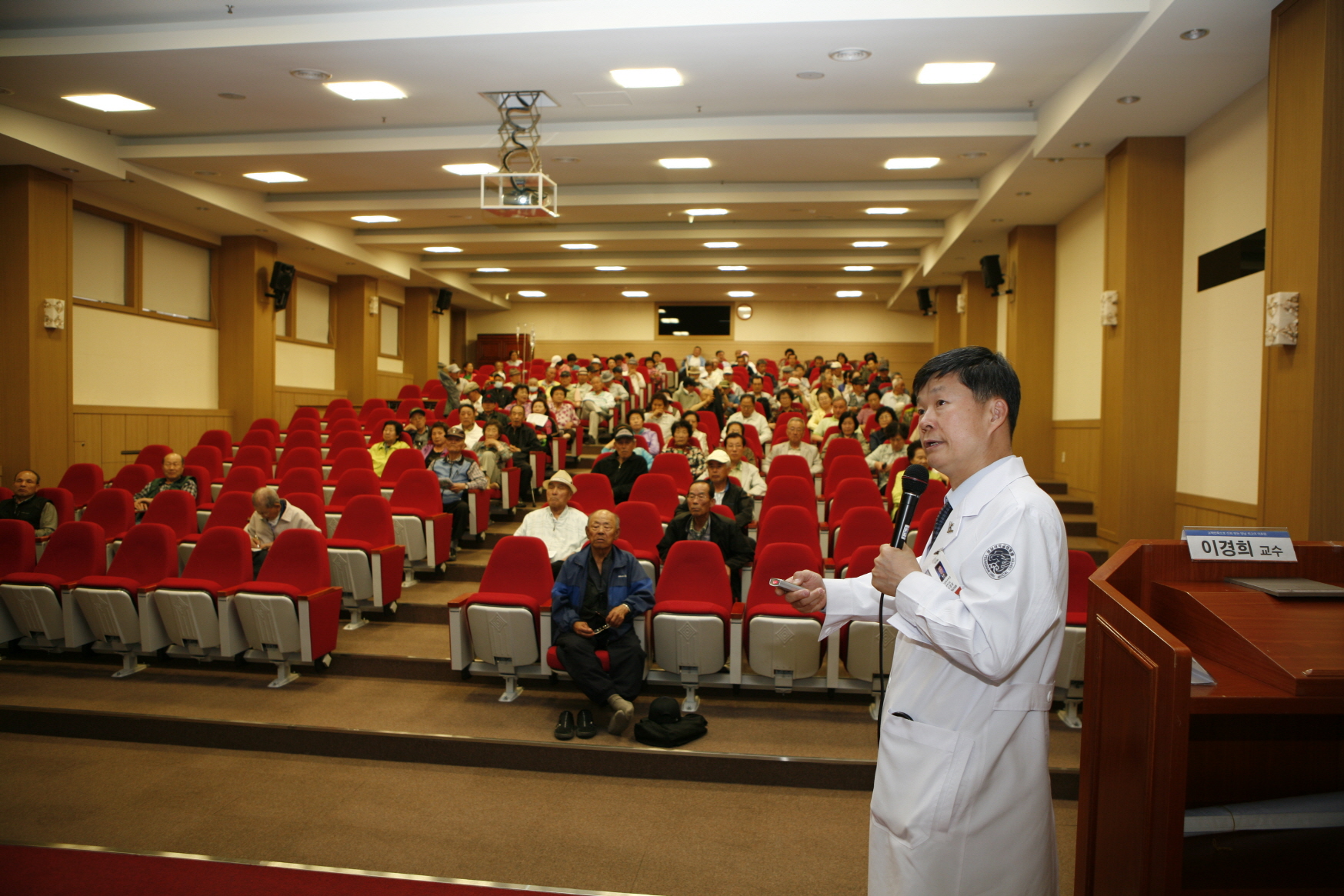 2011.5.25일 수요일 오후 1시에 이산대강당에서 열린 암교실 사진입니다.