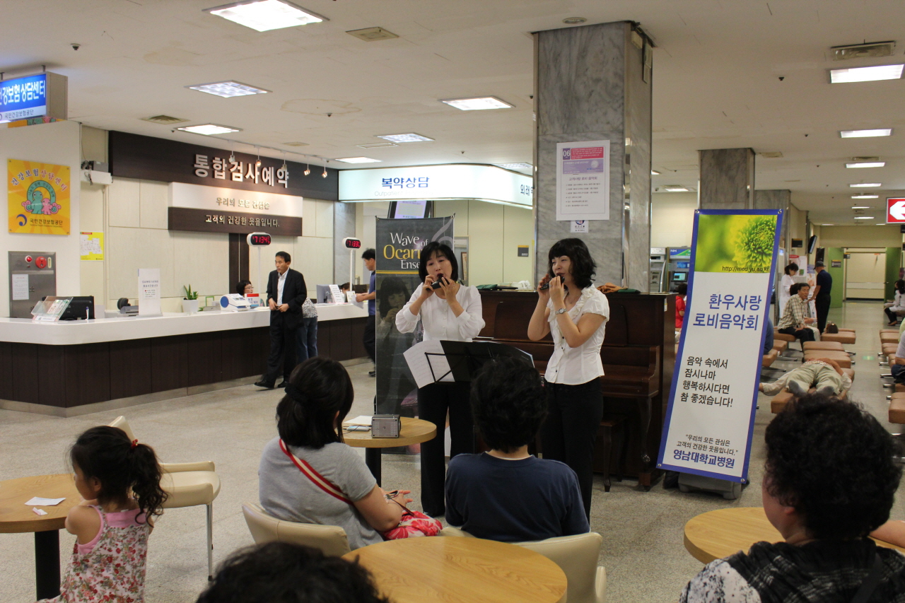 2011년 6월 17일(금) 오후 12시 30분에 열린 오카리나 공연 사진입니다.