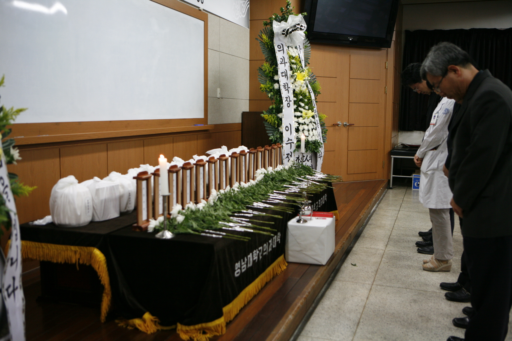 2011학년도 의과대학 시신기증인 합동 위령제 거행, 7월 13일 오전 10시, 죽성강의실