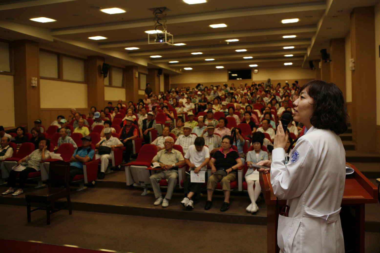제114회 암교실 개최, 2011년 7월 27일 오후 1시, 이산대강당, 고성애 전임의의 유방암과 항암 치료 주제로 강연