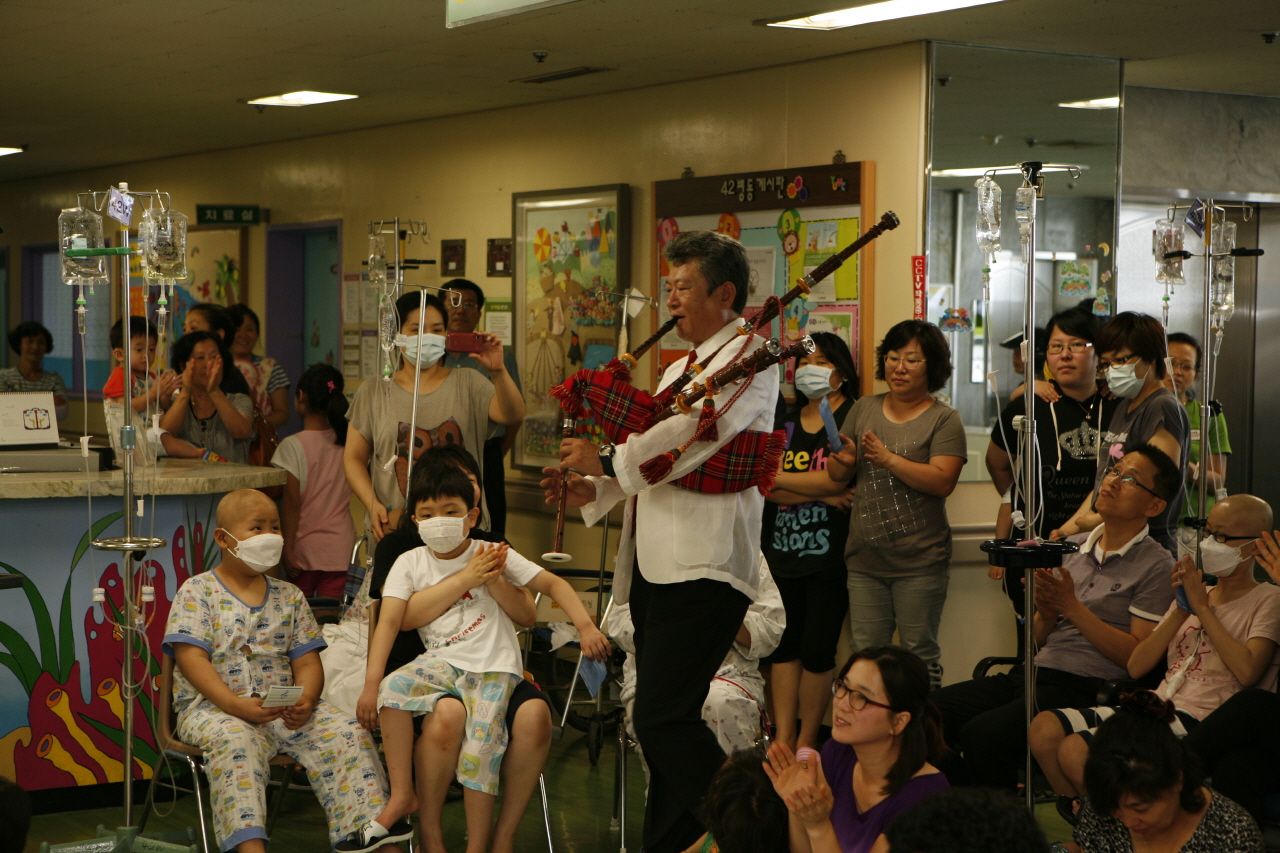 소아청소년과 병동 희망 음악회 개최, 2011년 8월 5일 오전 11시, 우광혁 한국예술종합학교 교수 공연