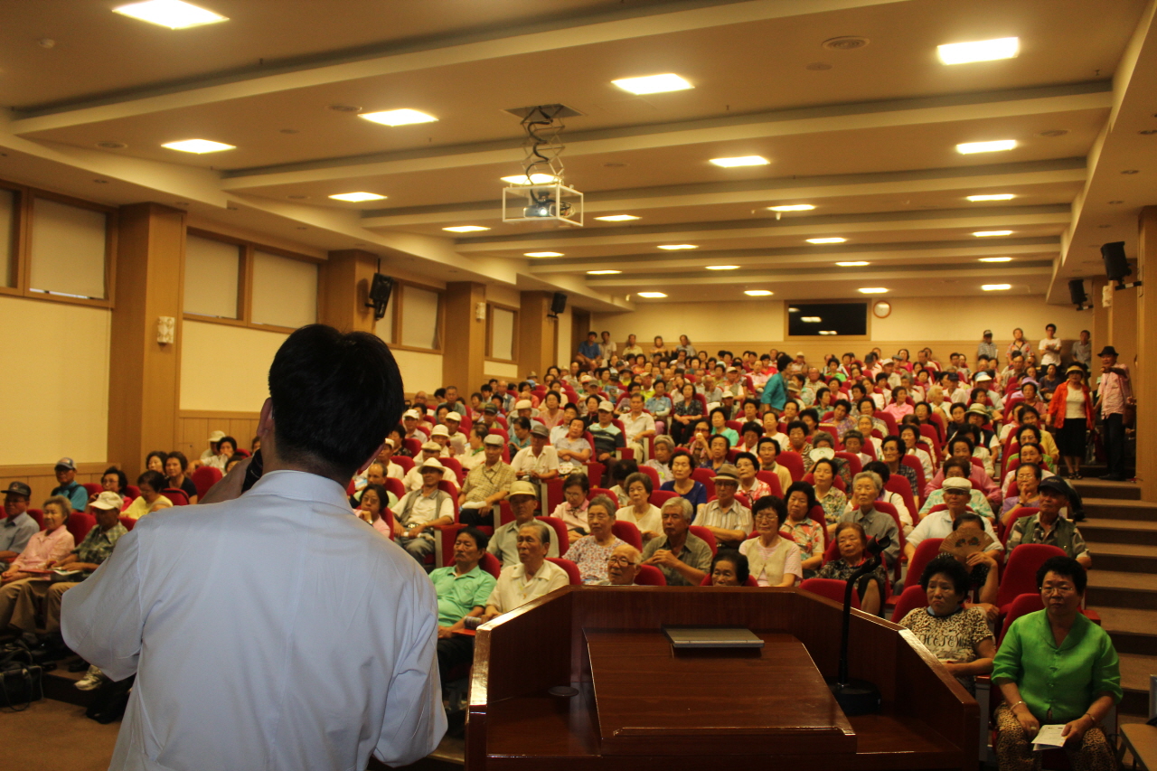 2011년 8월 17일(수) 오후 2시 이산대강당에서 열린 제7회 위암 건강교실 사진입니다.
