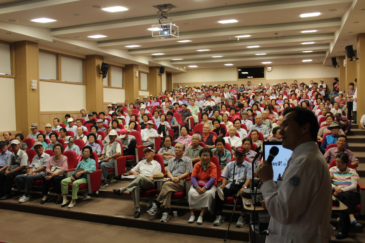 2011년 9월 7일(수) 오후2시 영남대학교병원 1층 이산대강당에서 열린 대장암의 달 기념 건강강좌 사진입니다.
