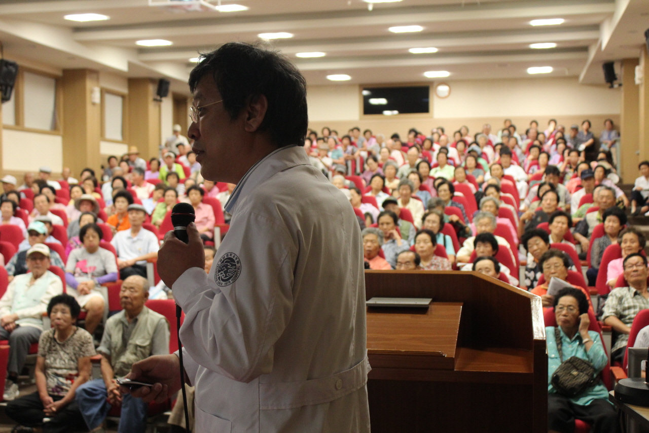 2011년 9월 15일(목) 오후 2시 영남대학교병원 1층 이산대강당에서 열린 비뇨기과 건강교실 사진입니다.