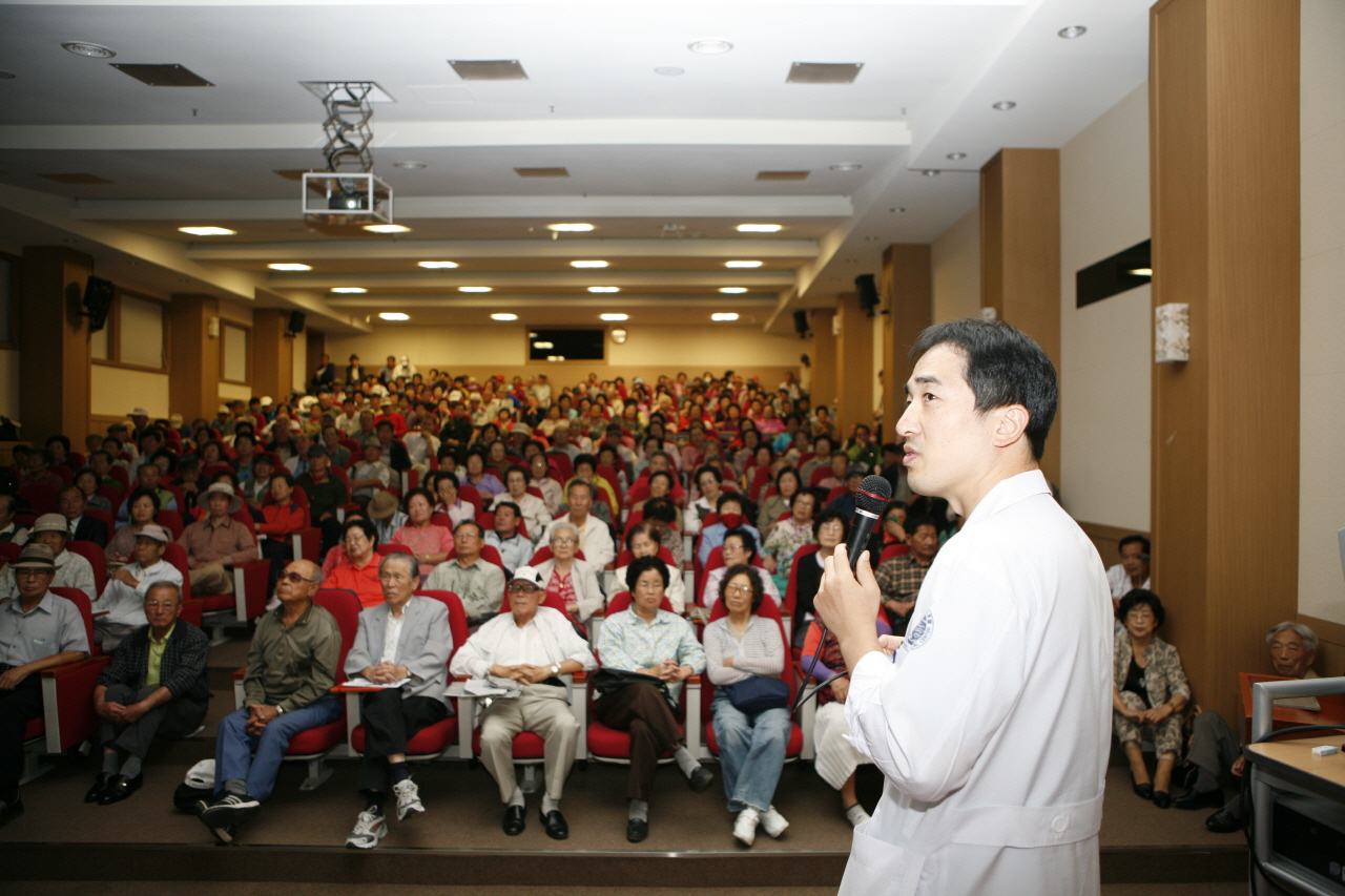 2011년 9월 21일(수) 오후 2시 영남대학교병원 1층 이산대강당에서 위암 건강교실 사진입니다.