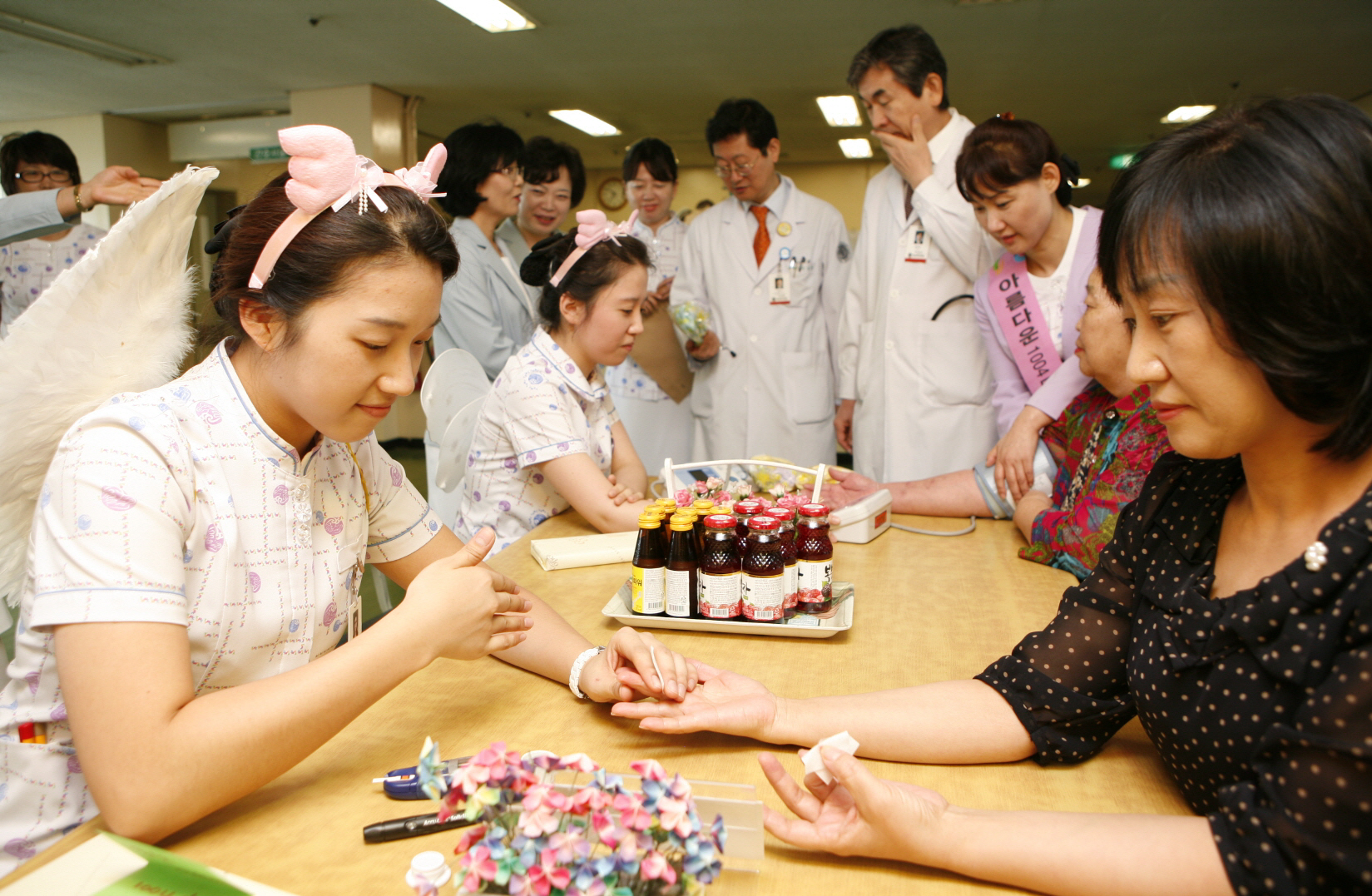 백의천사가 드리는 천사데이(1004 Day) 행사 개최, 2011년 10월 4일 오전 9시 30분~오후 5시, 병원 1층 로비와 이산대강당, 각 병동 및 외래