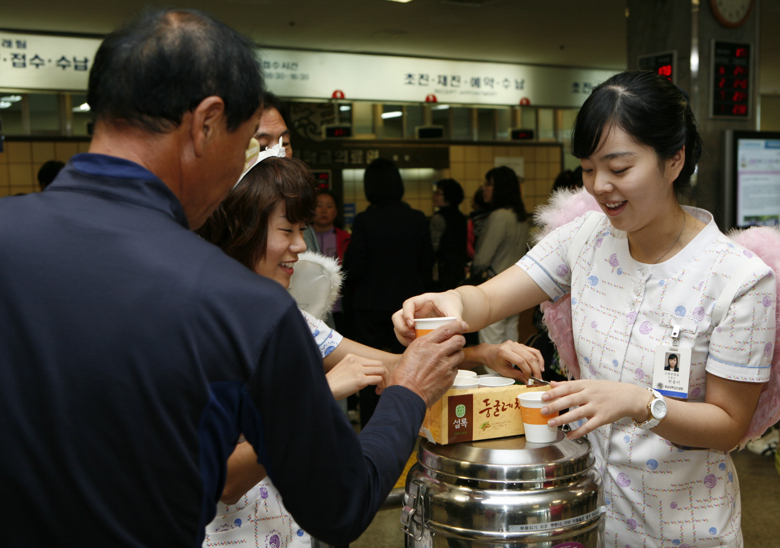 백의천사가 드리는 천사데이(1004 Day) 행사 개최, 2011년 10월 4일 오전 9시 30분~오후 5시, 병원 1층 로비와 이산대강당, 각 병동 및 외래