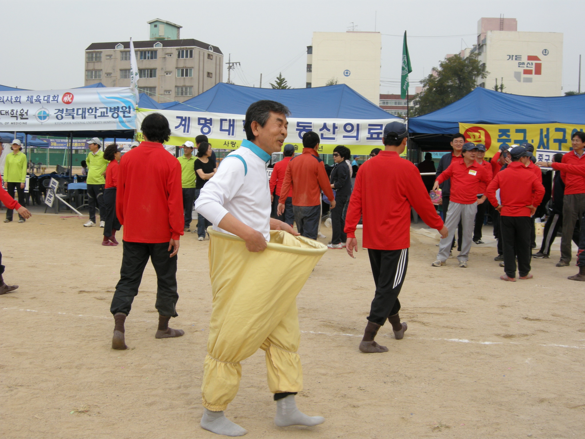 제25회 대구시의사의 날 행사 체육대회 개최, 2011년 10월 9일(일) 오전 9시, 영남대학교 대명동 운동장, 영남의대특별분회 종합 2위 차지