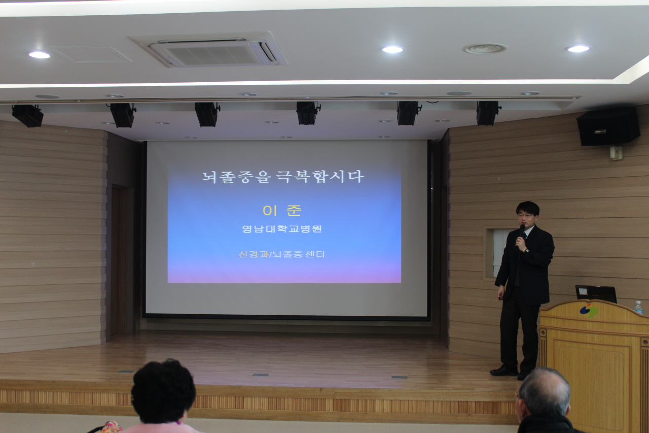 2011년 11월 2일(목) 오전 10시 남구보건소 5층 대강당에서 열린 고객 찾아가는 건강강좌 사진입니다.