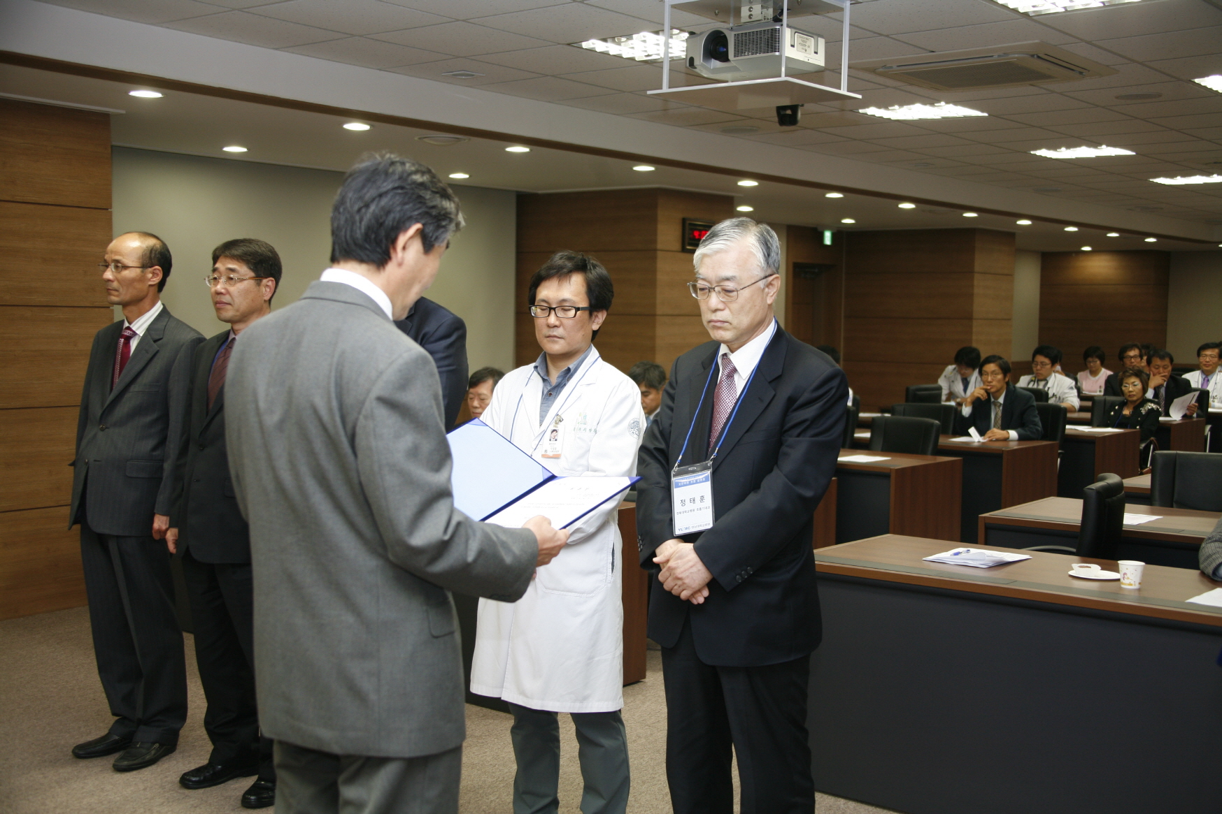 호흡기전문질환센터 사업수행 자문위원 초청 설명회 및 위촉장 전달식 거행, 2011년 11월 3일 오후 4시, 의과대학 교수회의실