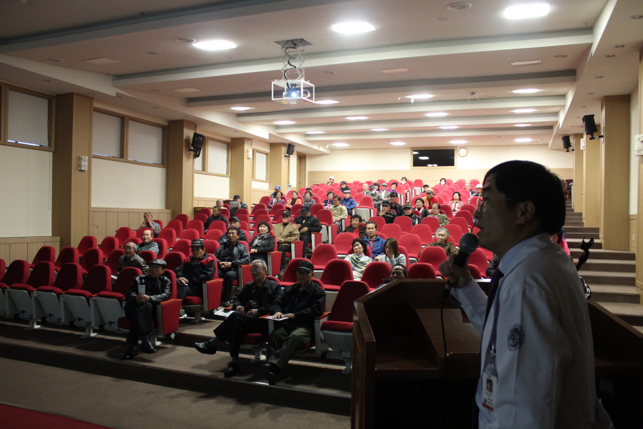 2011년 11월 15일(화) 오후 2시 영남대학교병원 1층 이산대강당에서 열린 제38회 심장교실 사진입니다.