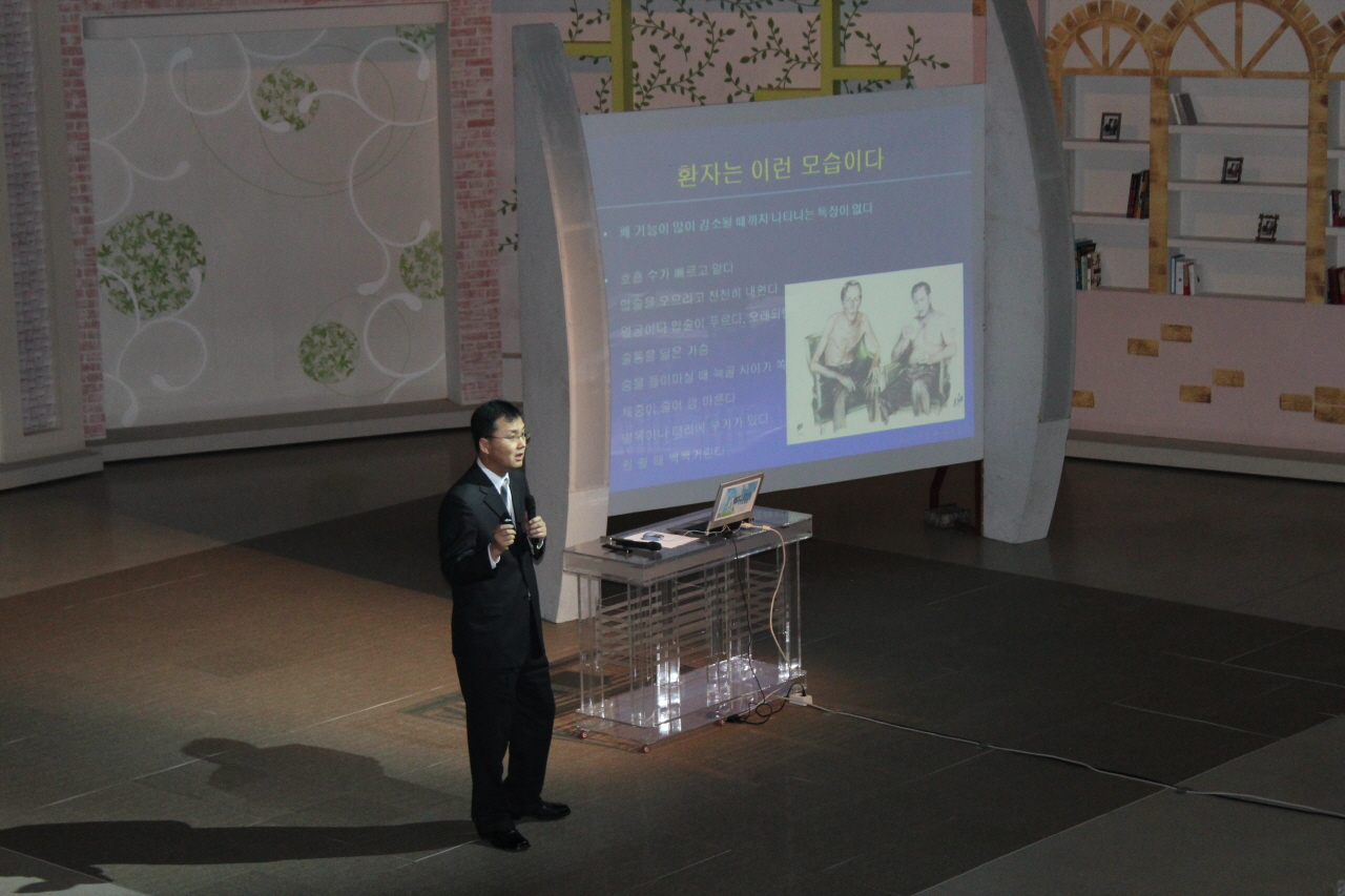  2011. 11. 21(월) 14시 kbs 대구 공개홀에서 열린 만성폐쇄성폐질환에 대한 건강강좌 사진입니다.
