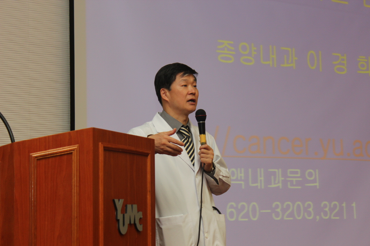 2011년 11월 30일(수) 오후 1시 영남대학교병원 1층 이산대강당에서 열린 제118회 암교실 사진입니다.