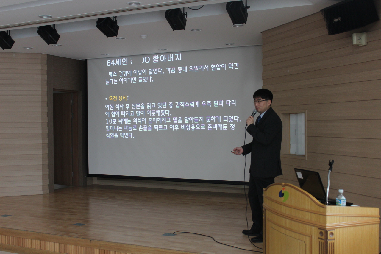 2011년 12월 8일(목) 오전 10시 남구보건소 5층 대강당에서 열린 고객 찾아가는 건강강좌 사진입니다.