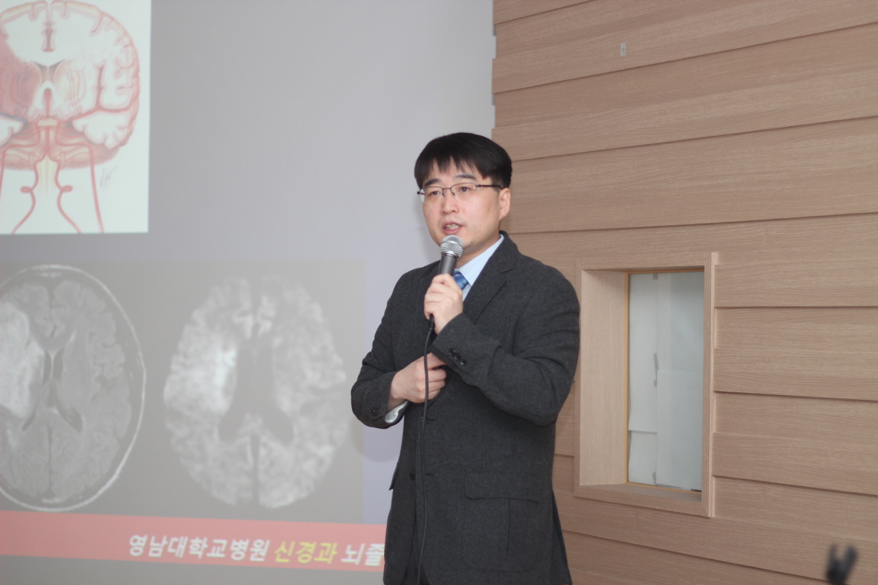 2011년 12월 8일(목) 오전 10시 남구보건소 5층 대강당에서 열린 고객 찾아가는 건강강좌 사진입니다.