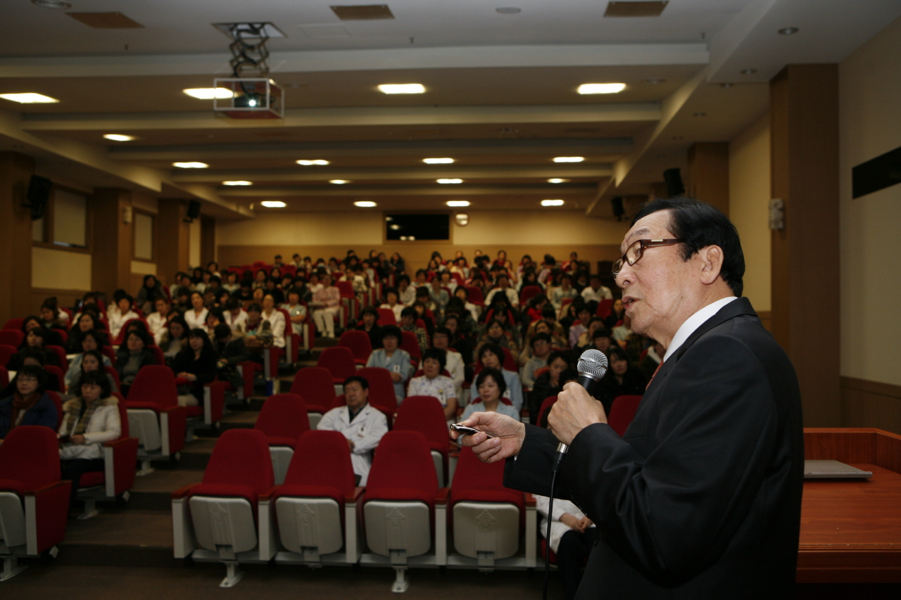 간호운영실 주최 외부연자 초청 특강 실시, 2011년 12월 19일(월) 오후 3시 30분, 이산대강당, 정종학 전 교수의 예절의 방위 주제로 강연