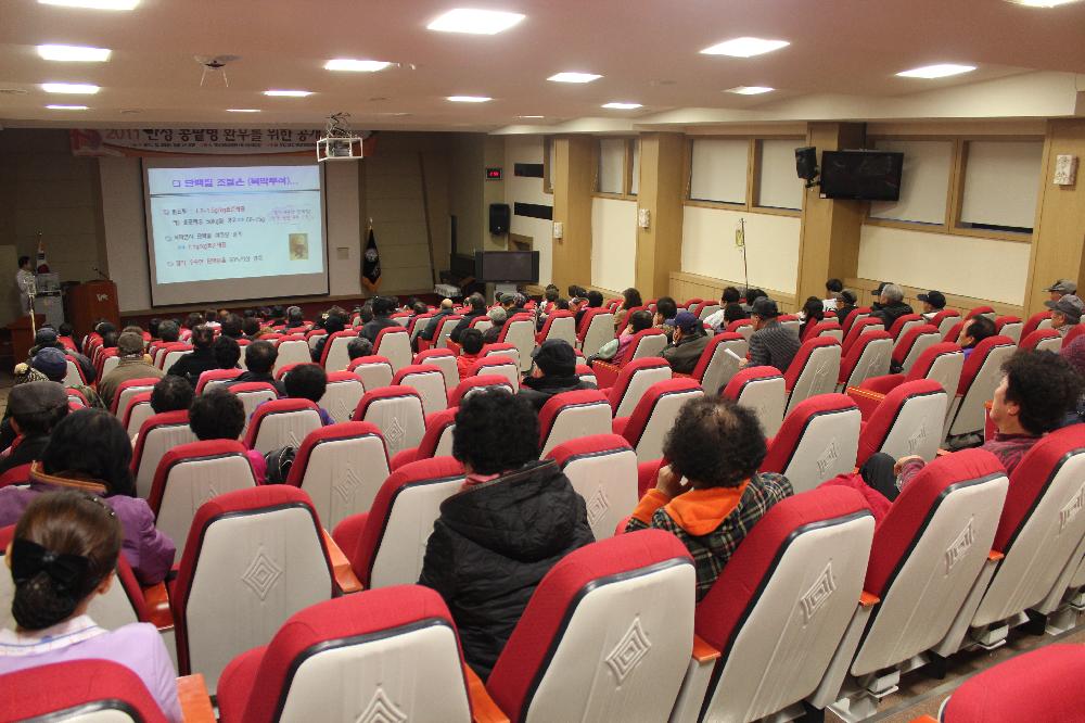 2011년 12월 20일(화) 오후 1시 30분 영남대학교병원 1층 이산대강당에서 열린 2011 만성 콩팥병 환우를 위한 시민 공개 강좌 사진입니다.