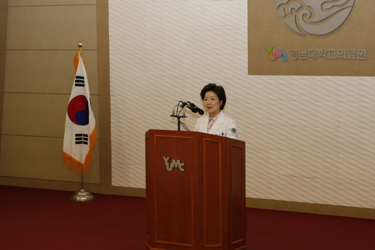 2012 임진년 시무식 거행, 1월 2일 오전 8시 40분, 이산대강당, 교직원 상호 간 신년교례 인사 후 의료원장 시무식사