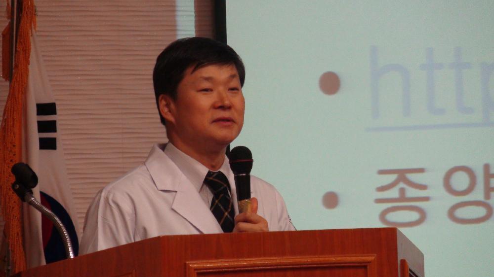 2012년 1월 25일(수) 오후 1시 영남대학교병원 1층 이산대강당에서 열린 제 120회 암교실 사진입니다.