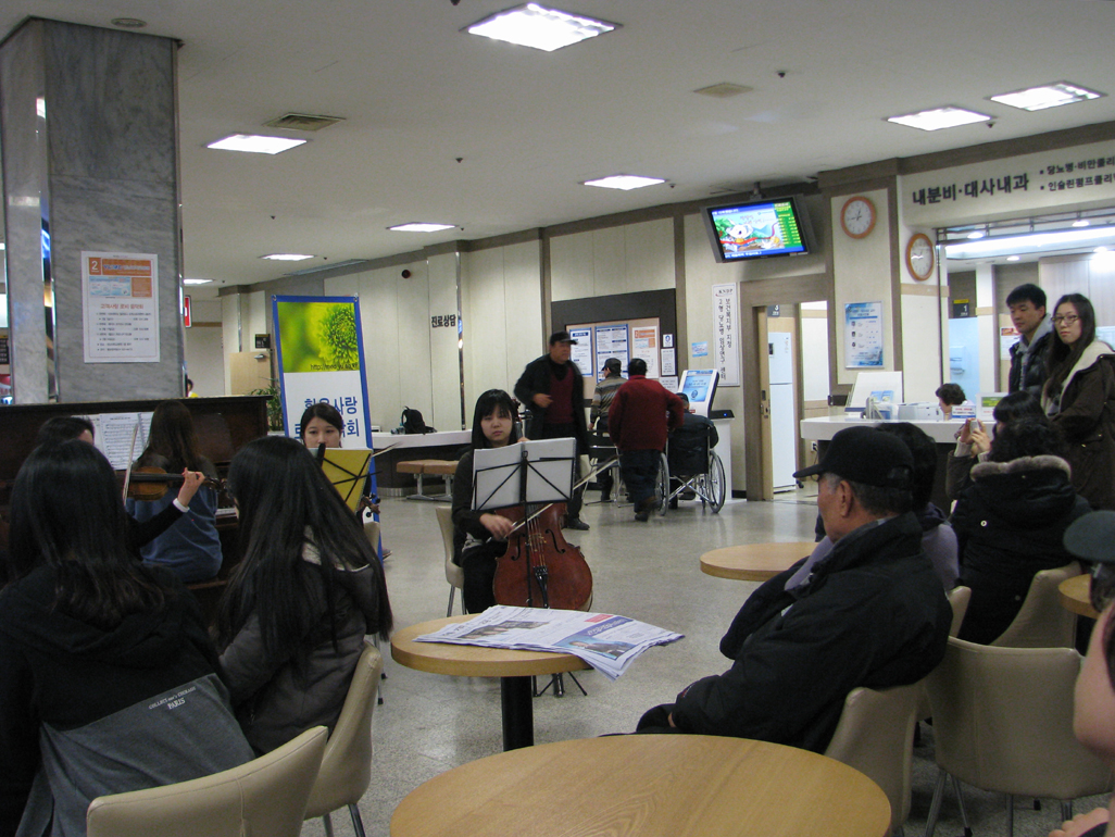 고객사랑 로비 음악회 개최, 2012년 2월 1일 낮 12시 30분, 병원 1층 로비, 현악 4중주 연주
