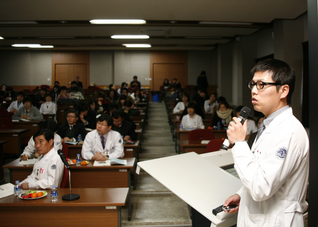 제2회 영남의대 학생 심포지엄 개최, 2012년 2월 10일 오후 4시 30분, 의과대학 죽성강의실, 올해 해외선택실습 경험 보고회