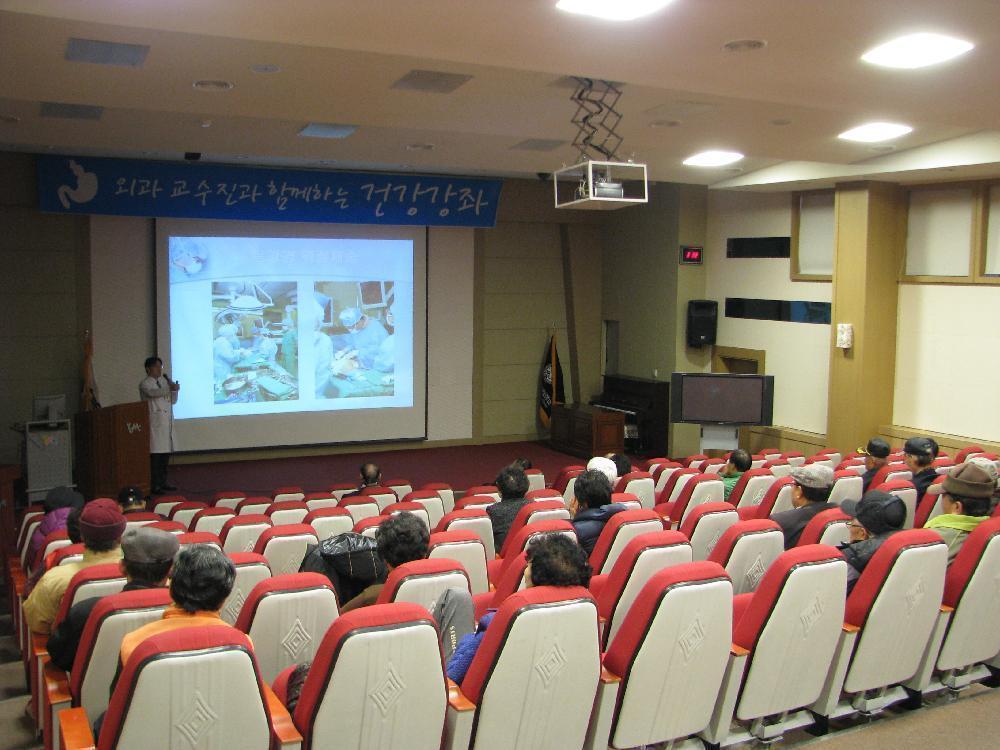  2012년 2월 15일(수) 오후 2시 영남대학교병원 1층 이산대강당에서 열린 위암 건강교실 사진입니다.