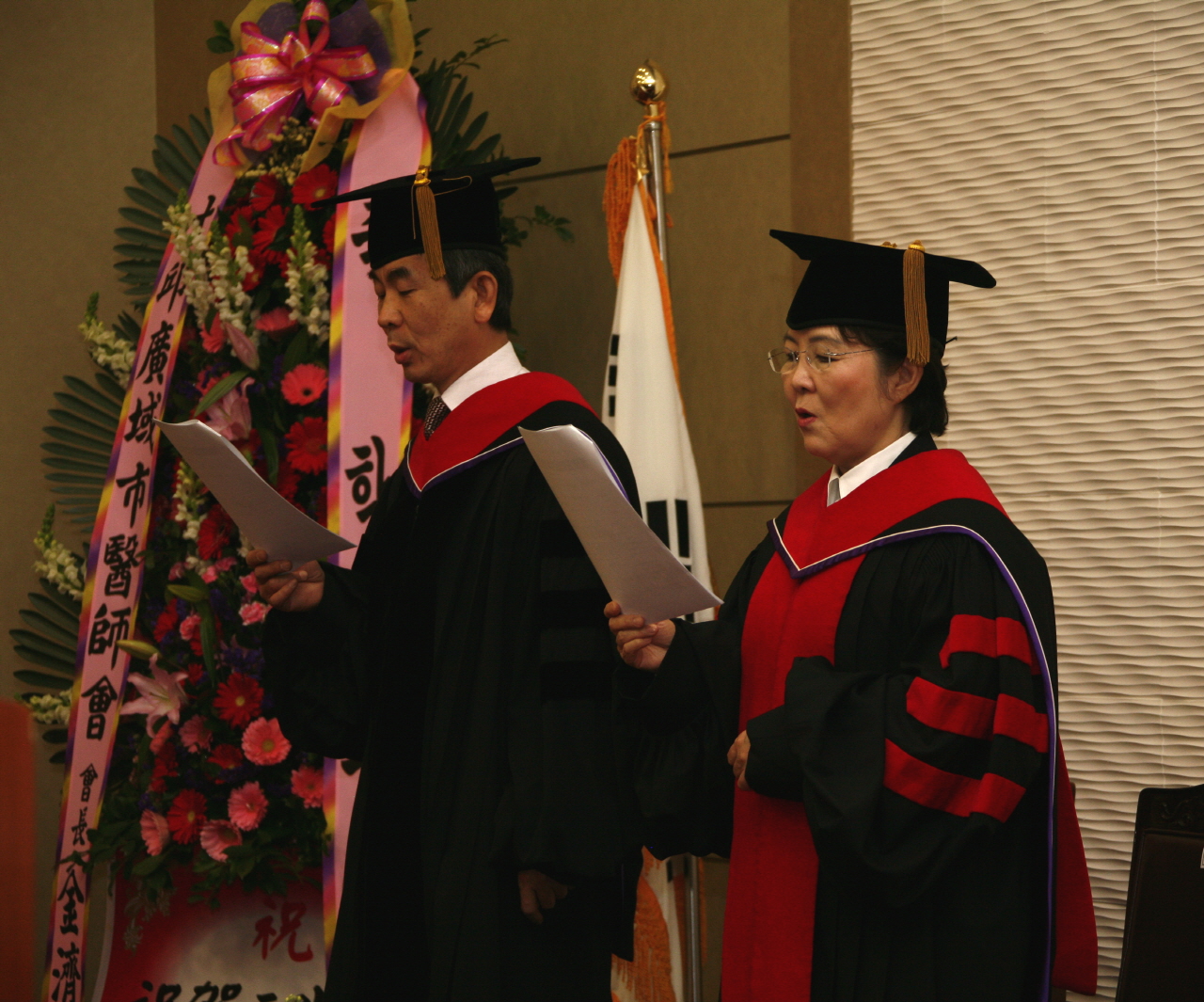 의과대학, 제28회 학위수여식 거행, 2012년 2월 22일 오전 10시, 이산대강당, 의학과 4학년 80명 대상