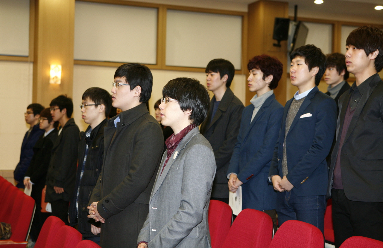 의과대학 2012학년도 의예과 입학식 거행, 2월 29일 오전 10시, 이산대강당, 입학생 38명 대상