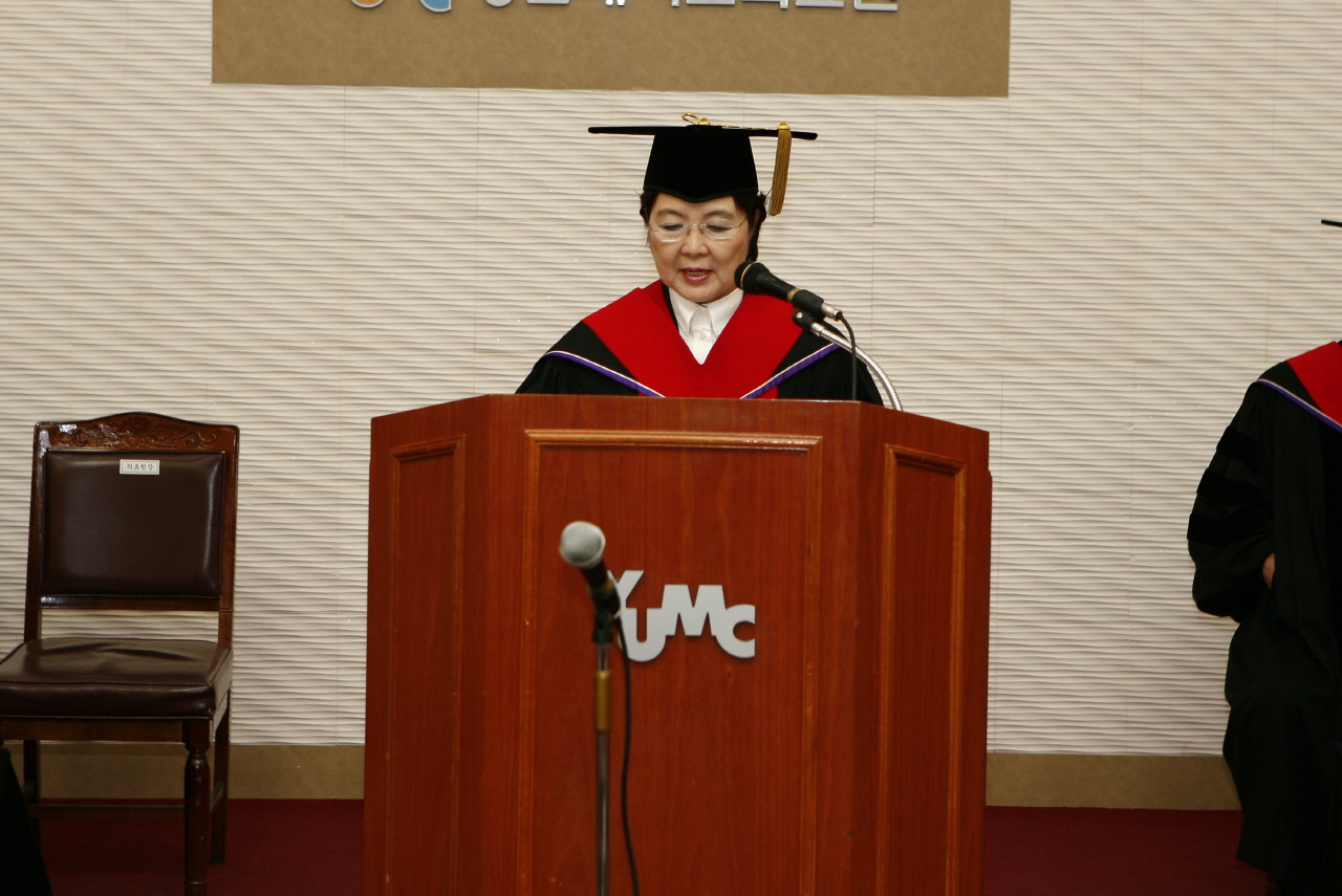 2012학년도 의과대학 의학과 진급식 및 의학전문대학원 입학식 거행, 2월 29일 오후 2시, 이산대강당, 의학과 1학년 39명 및 의전원 입학생 38명 대상