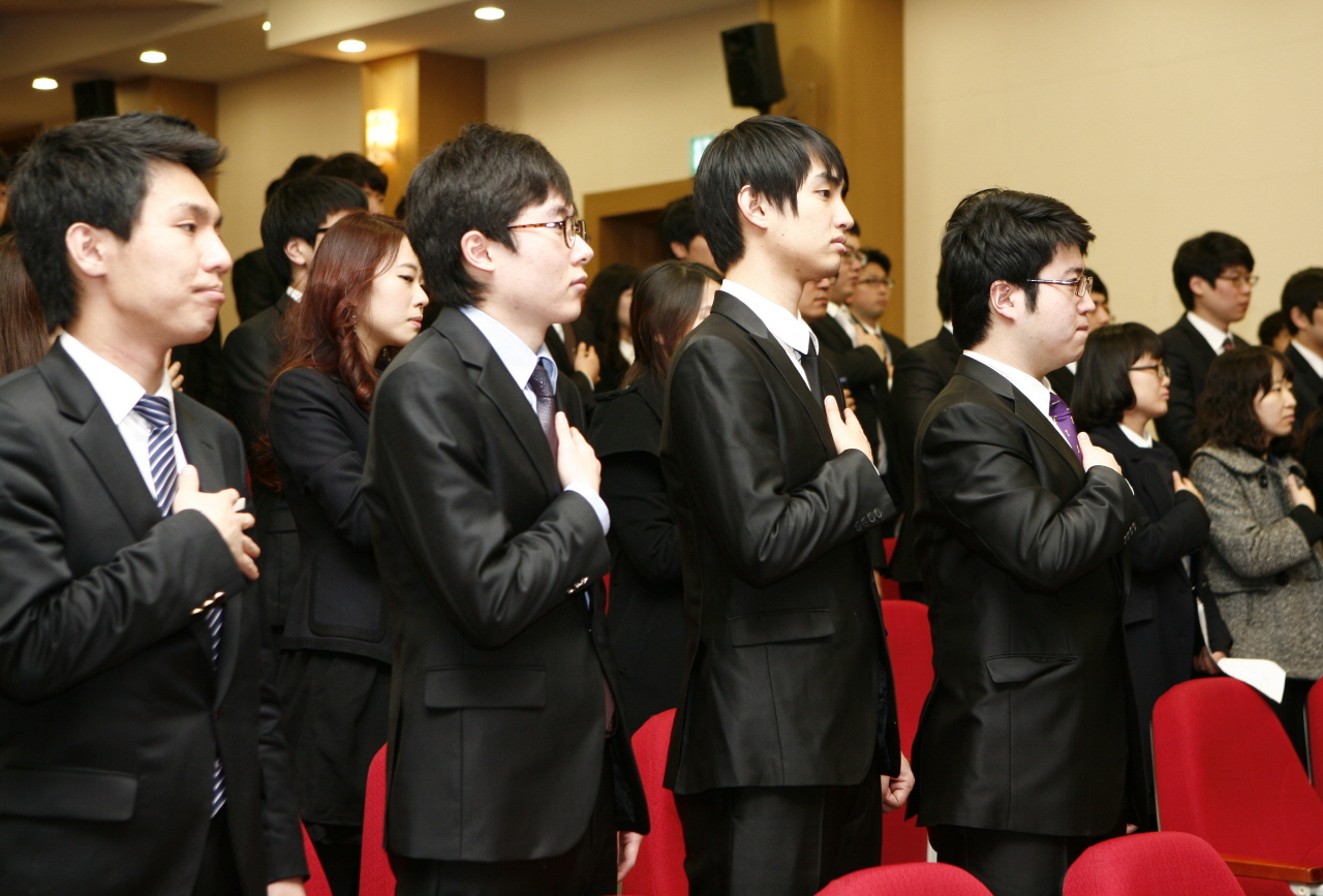 2012학년도 의과대학 의학과 진급식 및 의학전문대학원 입학식 거행, 2월 29일 오후 2시, 이산대강당, 의학과 1학년 39명 및 의전원 입학생 38명 대상