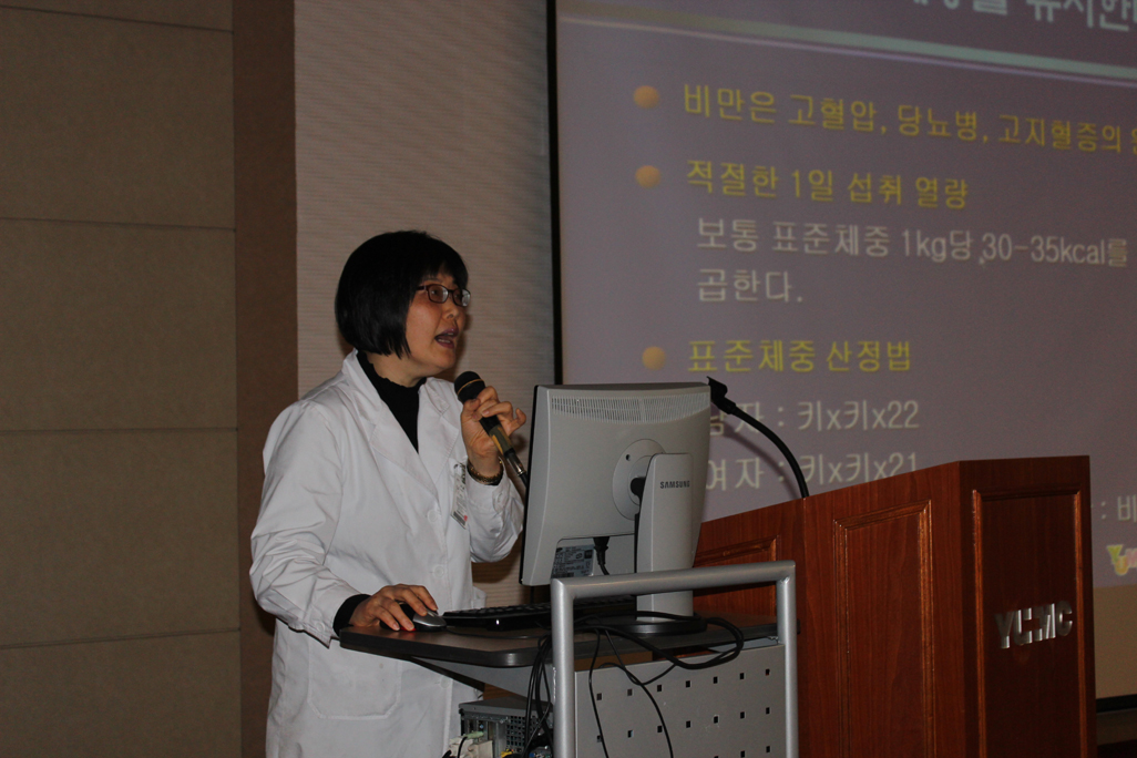 심장병 식사요법이란 주제로 강연을 하는 박연우 영양사