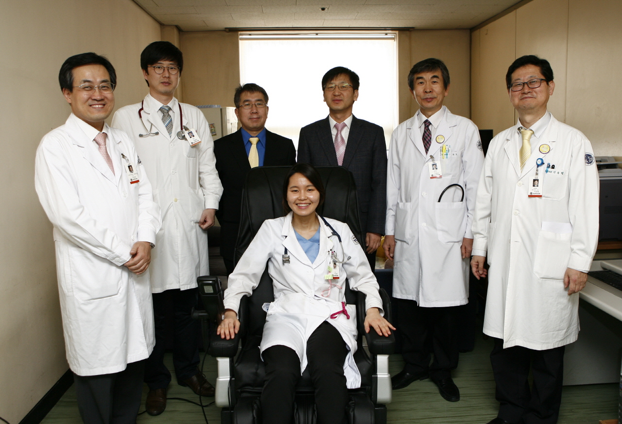 영남대 의과대학 동창회, 전공의 위한 안마의자 기증, 2012년 3월 29일 오후 1시, 서관 10층 여성 전공의 휴게실