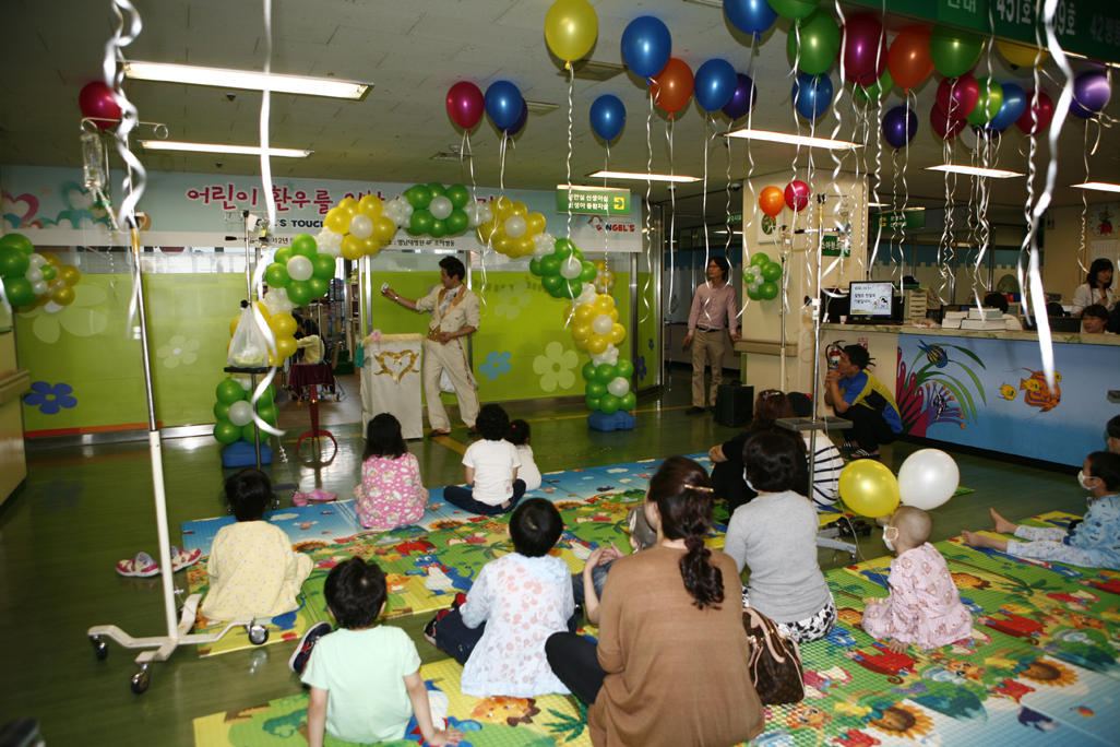 어린이날 축하 소아병동 문화공연 이벤트 개최, 2012년 5월 3일 오후 3시 30분, 42병동 로비, 매직쇼와 저글링쇼, 캐리커쳐 그리기 등 다양한 문화공연