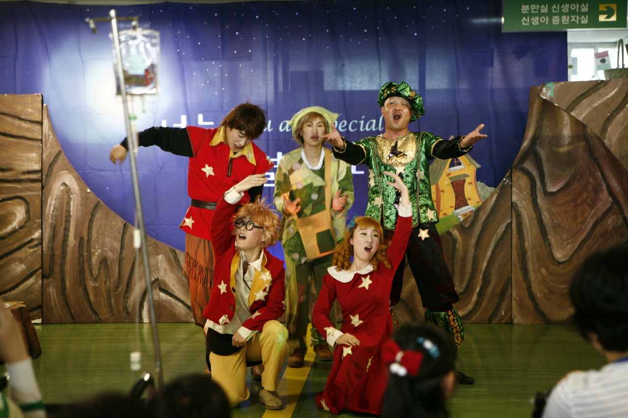 어린이뮤지컬 공연, 2012년 7월 2일 오후 3시, 4층 소아청소년과 병동 로비, 극단고도의 '아주 특별한 너를 위하여' 공연 