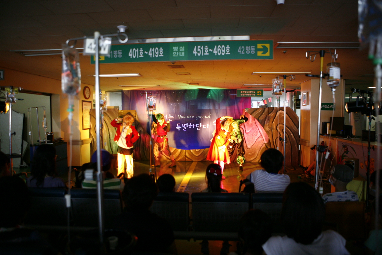 어린이뮤지컬 공연, 2012년 7월 2일 오후 3시, 4층 소아청소년과 병동 로비, 극단고도의 '아주 특별한 너를 위하여' 공연 