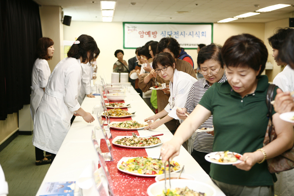 암 환우 위한 식단 전시 및 시식회 개최, 2012년 7월 3일 오후 1시 30분, 서관 3층 회의실